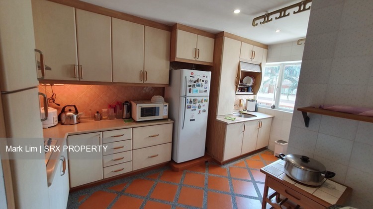 Blk 327 Jurong East Street 31 (Jurong East), HDB Executive #204267371